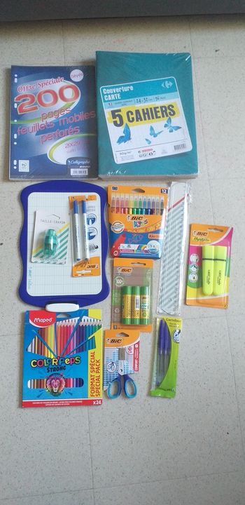 Lot fournitures scolaires