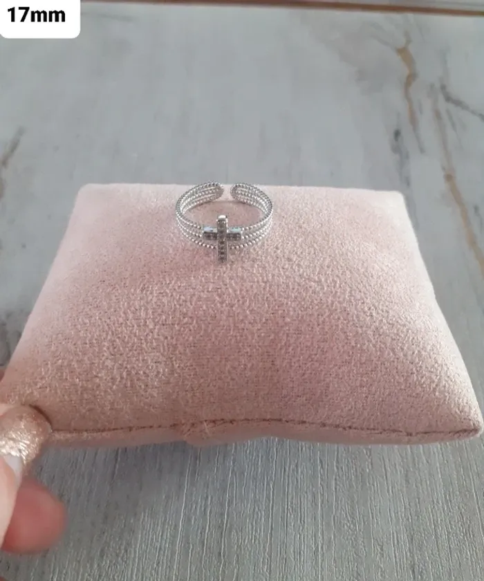 Bague croix argentée