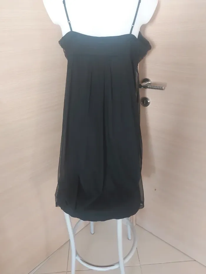 Superbe robe noire voile et sequin - photo numéro 15