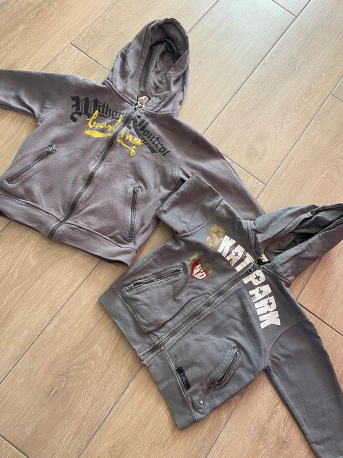 2 vestes à capuches
