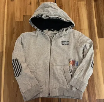Gilet zippé à capuche