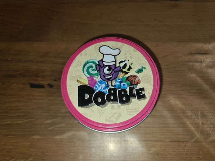 Jeu de cartes Dobble des éditions Asmodée, - photo numéro 2