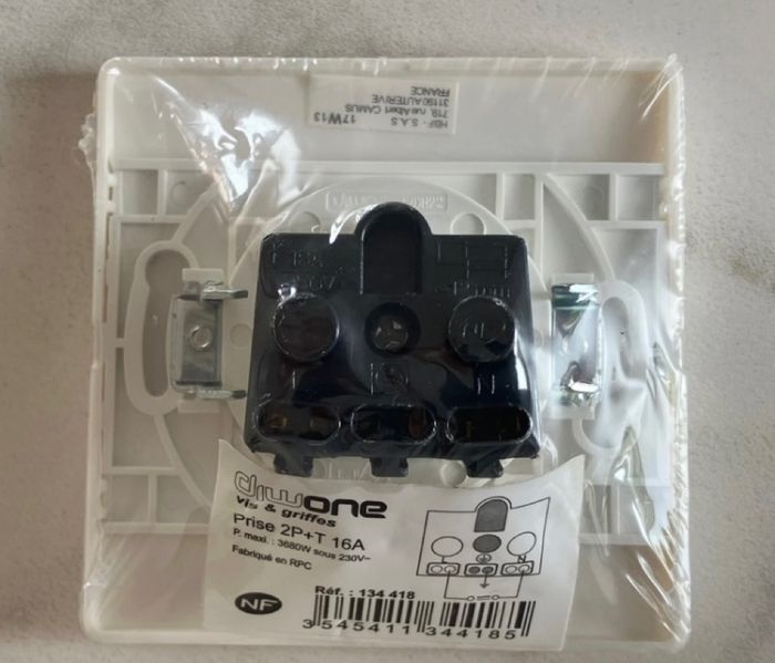 Prise 2P+T 16A borne auto + griffes Diwone Blanc - photo numéro 2