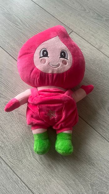 Peluche en forme de fraise