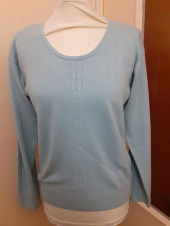 Pull bleu clair taille 38
