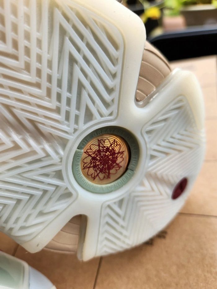 Jordan 28 CNY neuves Taille 44,5 bordeau - photo numéro 10
