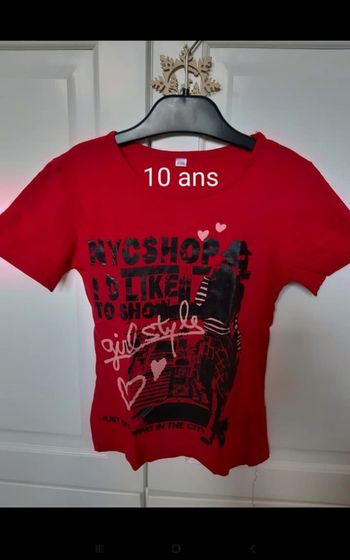 Tee shirt rouge à motif