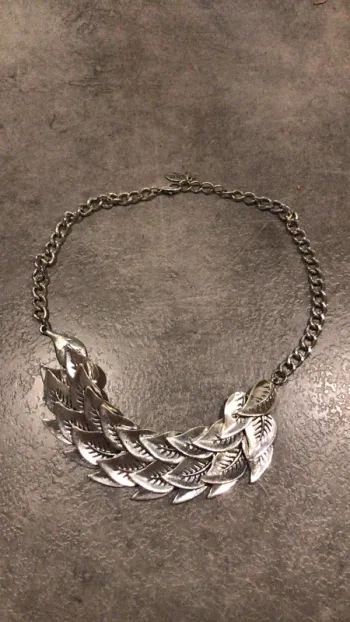 Collier feuilles