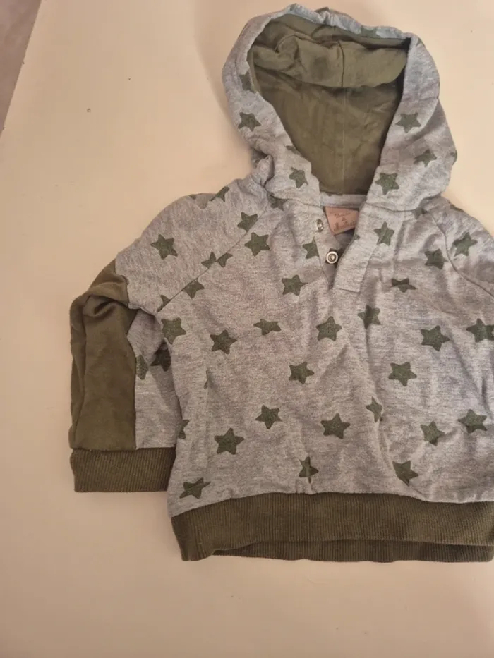 Pull à capuche 12 mois - photo numéro 3
