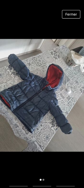 Doudoune à capuche 3.4 ans