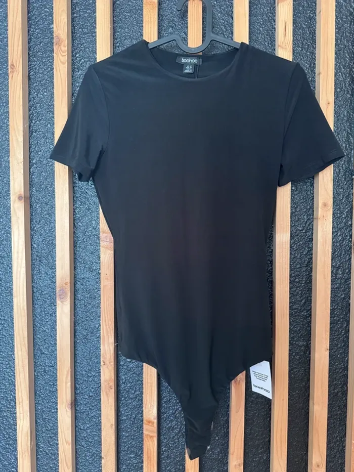 Body à manches courtes Boohoo noir – Double couche – Taille 38 – Neuf avec étiquette - photo numéro 3