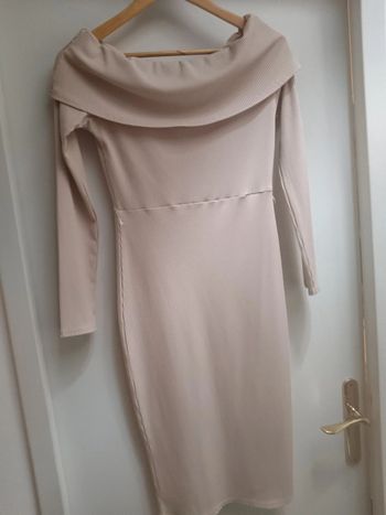 Robe moulante épaules dénudées