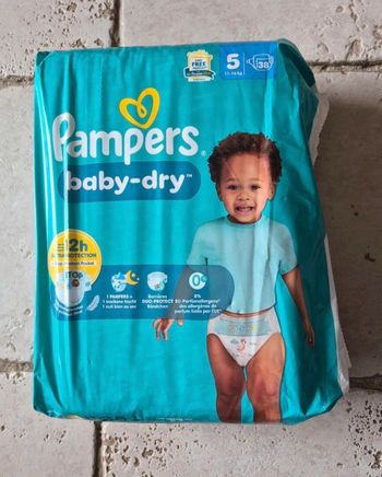 Paquet de couches T5 neuf 