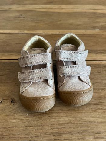 Chaussures à scratch rose Naturino