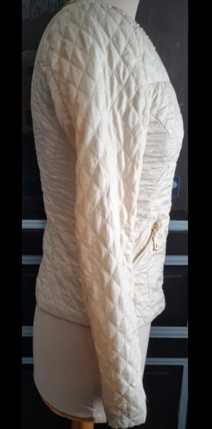 Veste légère avec chaîne dorée taille S - photo numéro 3