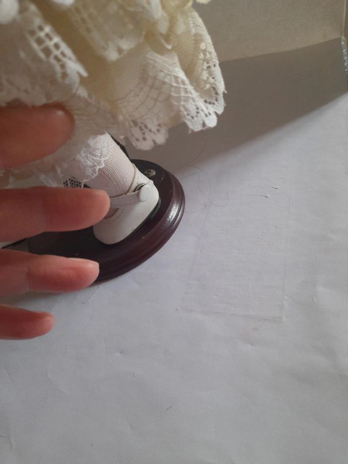 Poupée porcelaine fleurs et dentelles vintage - photo numéro 10