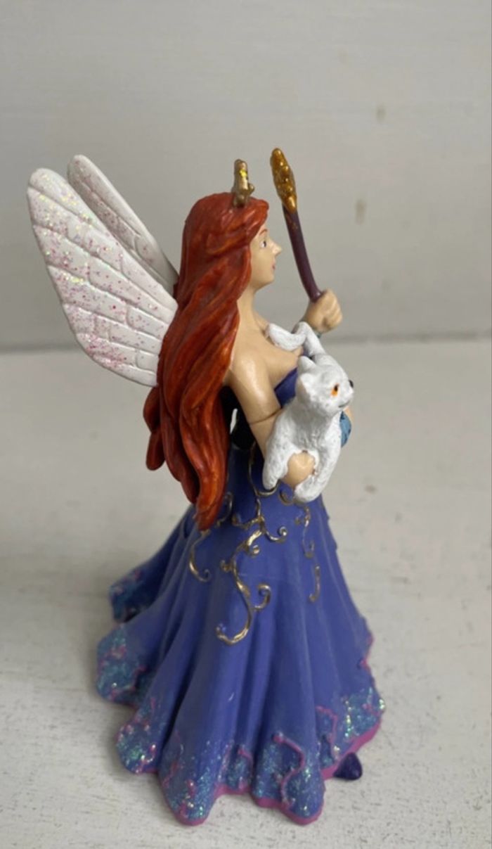 Fée avec son chat ou sa fouine - photo numéro 4