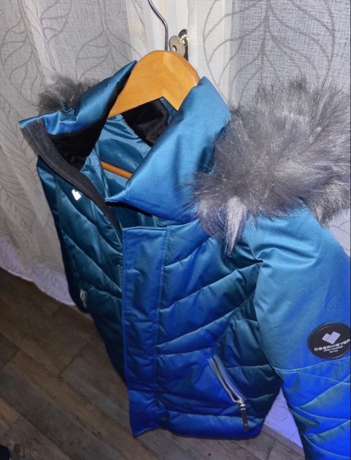 Manteau de ski enfant haut de gamme OBERMEYER – Taille 10 ans / 140 cm – Neuf - photo numéro 3