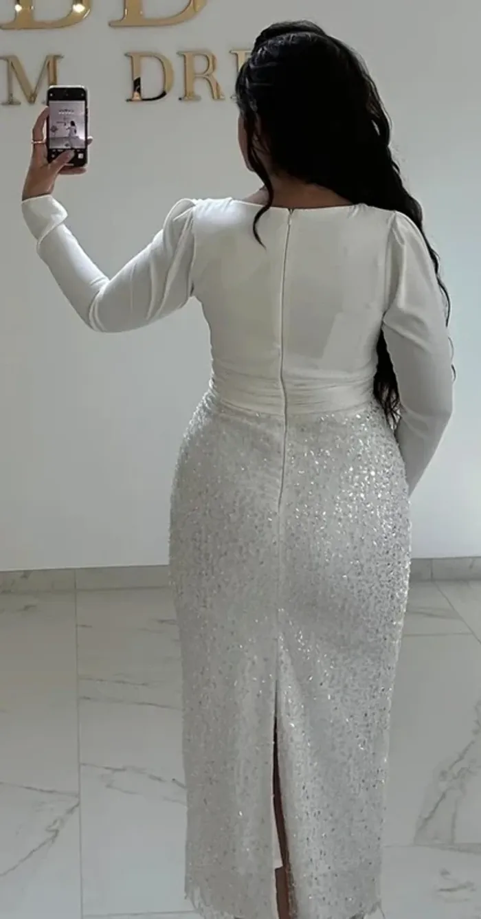 Robe de mariée à paillettes pour mariage civil - photo numéro 3