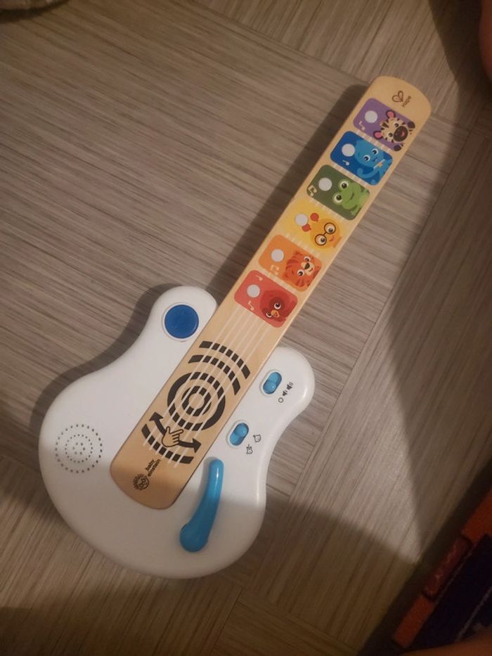 Guitare magic touch bébé