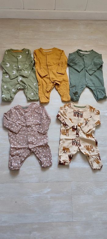5 pyjamas 1 mois
