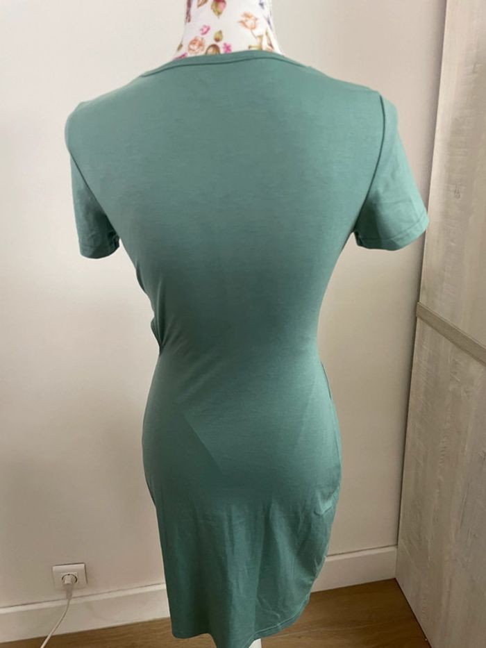 Robe t-shirt décolleté au ventre - photo numéro 4