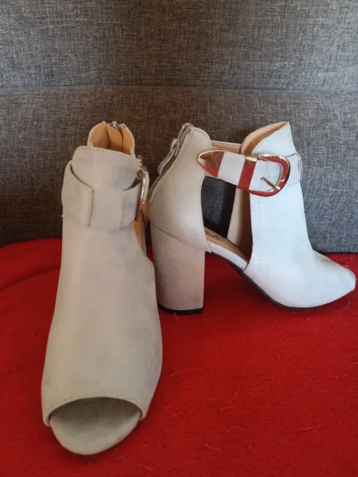 Bottines ouvertes bleu clair - T 36- C'M Paris