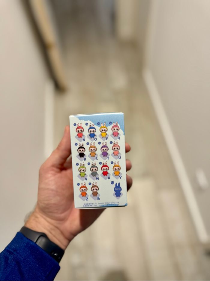 [NEUF] Popmart Labubu the monster pin for love séries - photo numéro 5