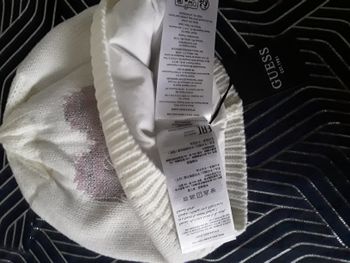 BONNET GUESS NEUF TAILLE 1-2 ANS