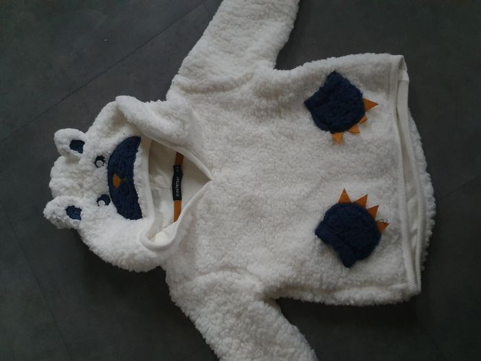Pull à capuche ours blanc Neuf 9 mois - photo numéro 3