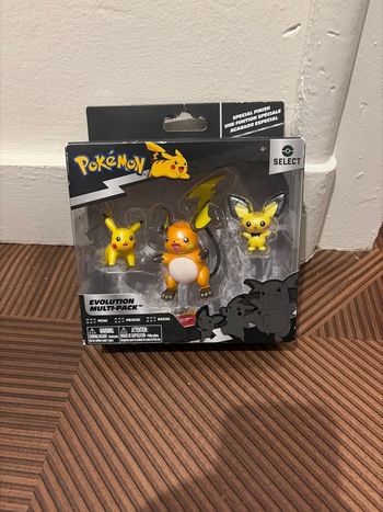 Figurines Pokémon pack évolution pichu, Pikachu et raichu