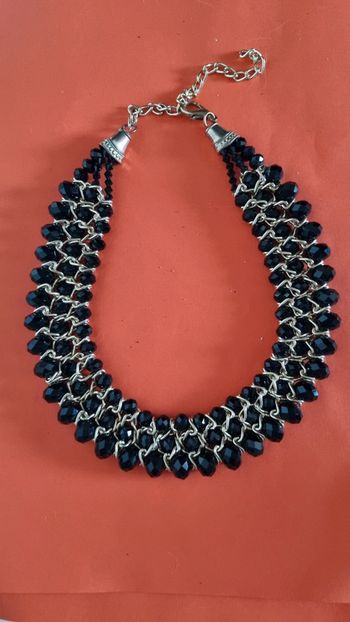 Collier état neuf noir / doré superbe
