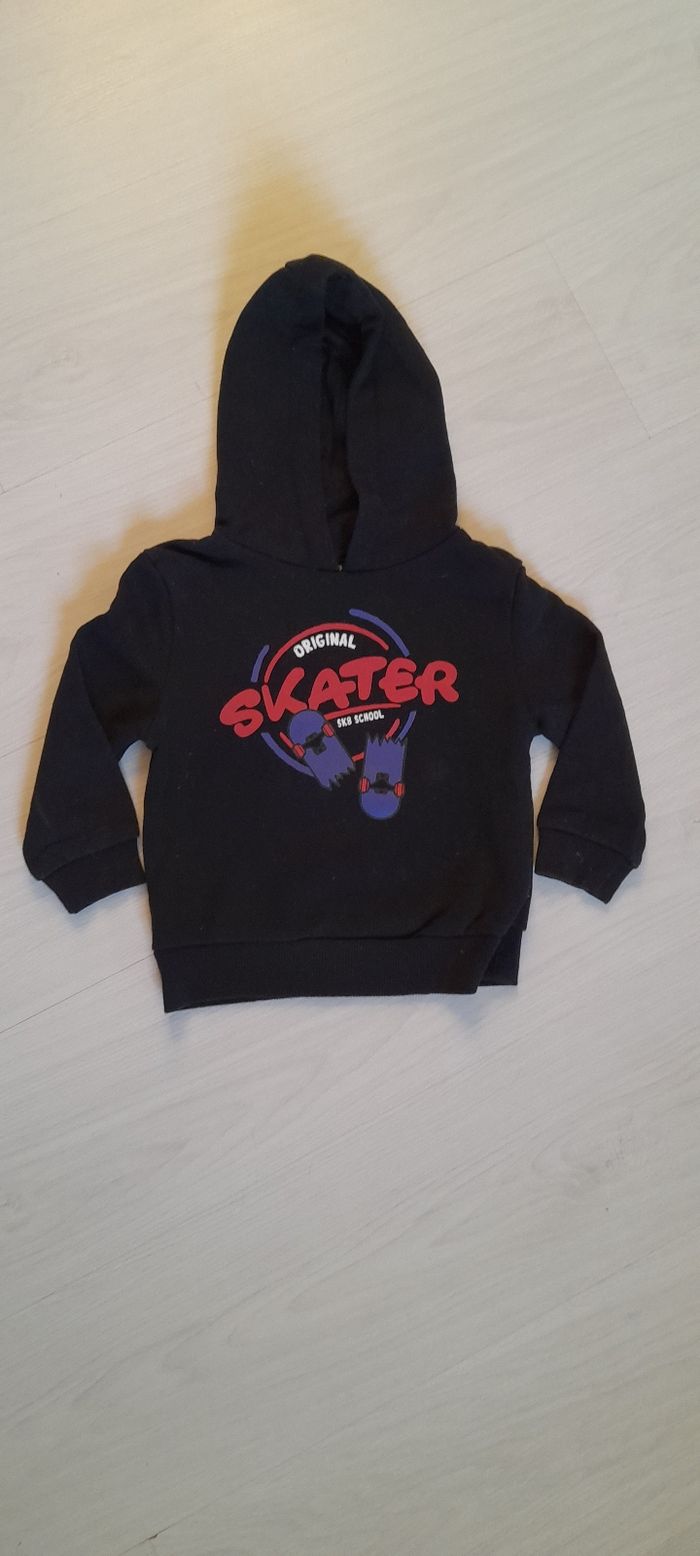 Sweat à capuche T 3/4 ans