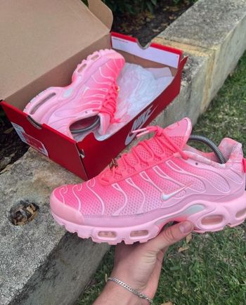 Nike tn atlanta rose y2k 42