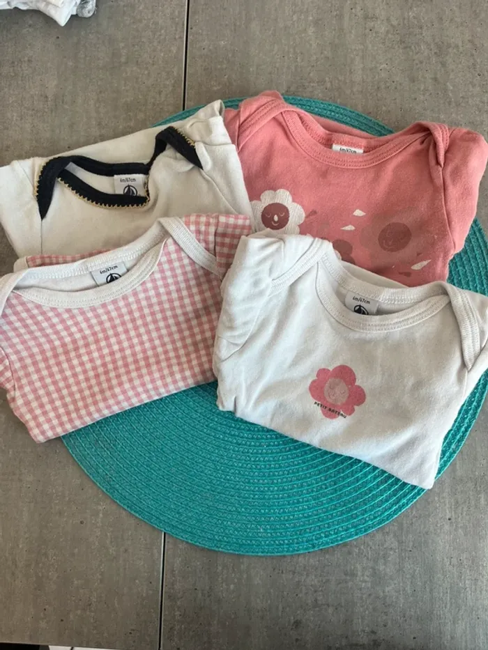 Jolie lot de body petit bateau manches longues 6 mois fille