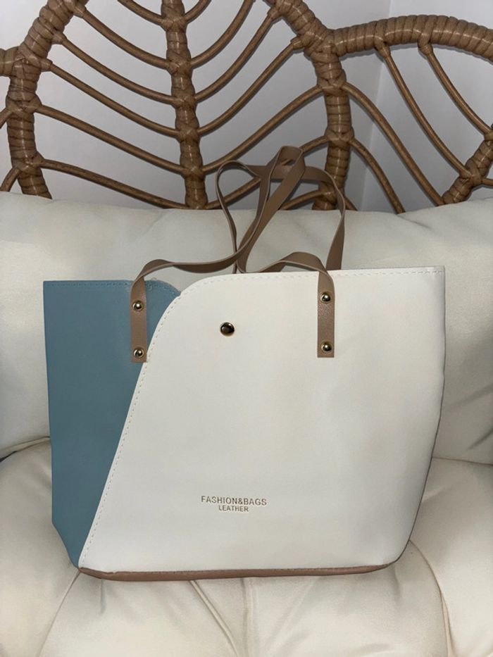 Superbe sac à main neuf bleu et blanc jamais porté - photo numéro 3