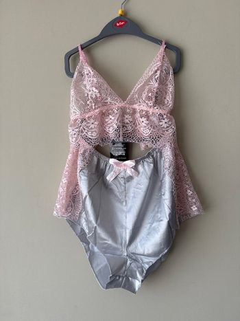 Magnifique et sexy  ensemble  pyjama haut + short- taille unique