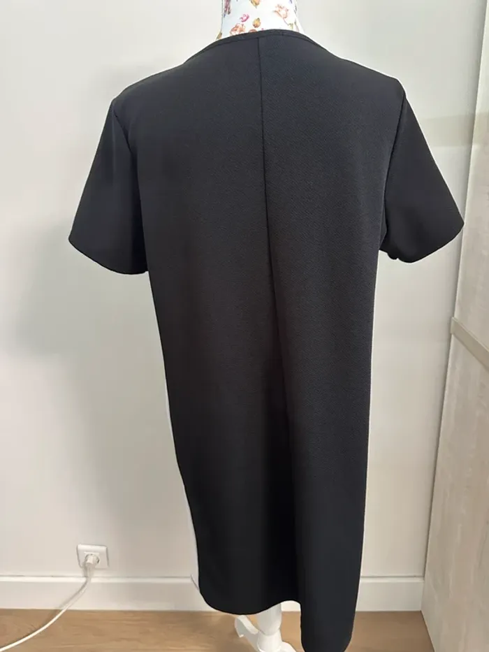 Robe droite noir bande blanche et rouge - photo numéro 3