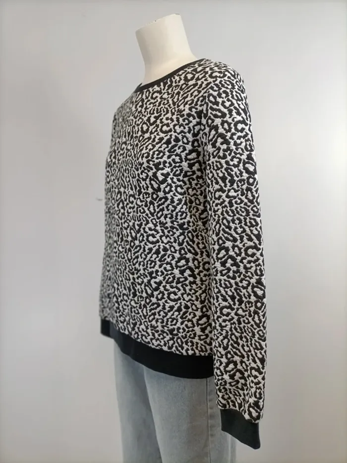 Pull Leopard Noir et Blanc - taille M bord côte Noir (A989) - photo numéro 2