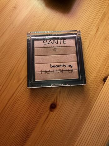 Enlumineur  5 teintes   01 nude.  SANTE 