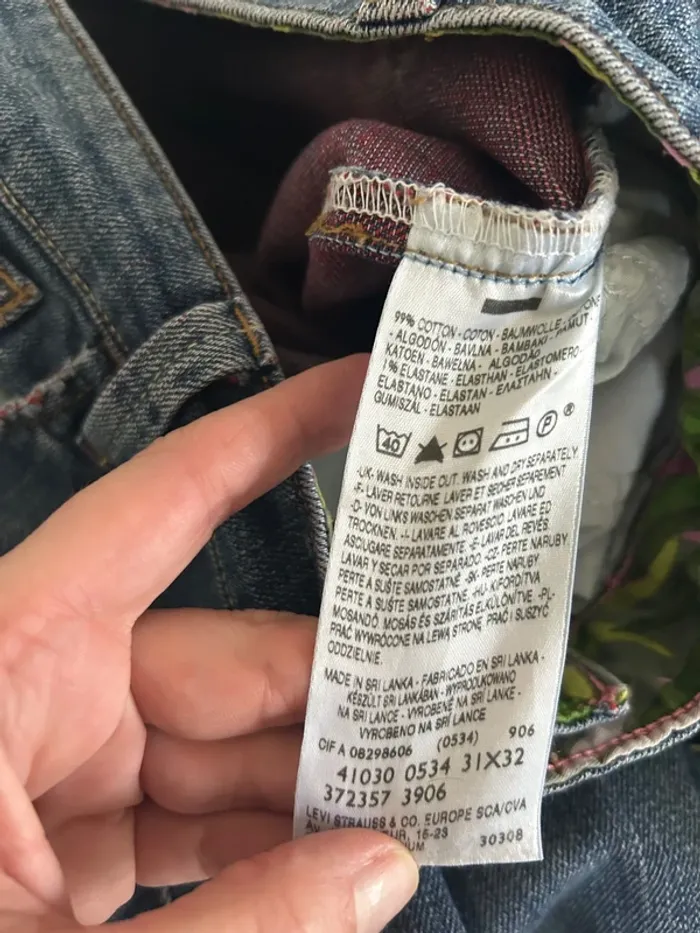 Levis, jean femme bleue, évasée, taille US 31 × 32/FR.40/42 - photo numéro 7