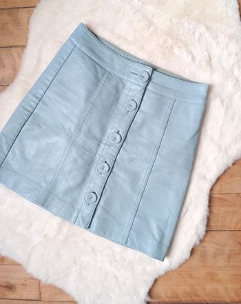 Jupe en simili cuir bleu Stradivarius