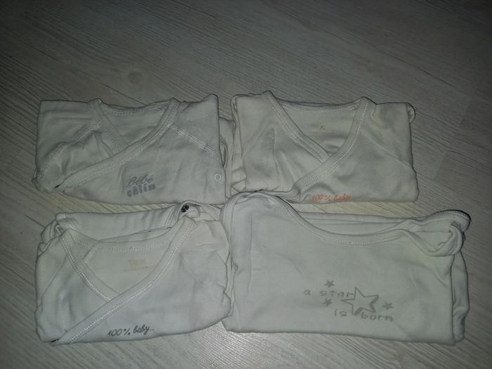 Lot de 4 bodies 3/6 mois