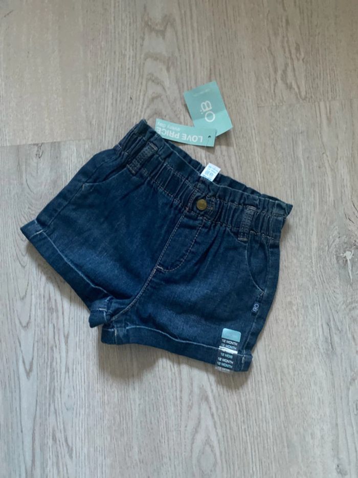 Short en jean, marque Obaibi taille 12 mois neuf