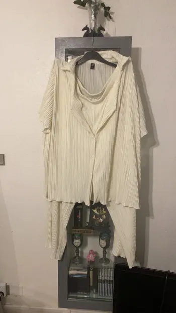 superbe ensemble creme ivoire taille 4xl neuf Shein