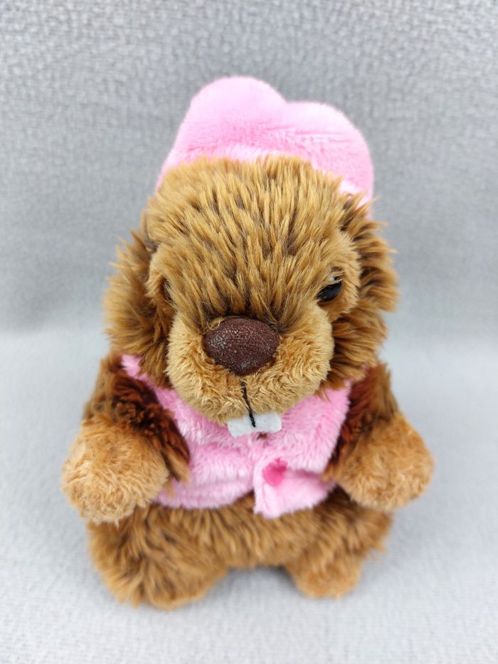 Petite peluche doudou castor marmotte LOVY PELUCHES 15 cm marron bonnet rose - photo numéro 2