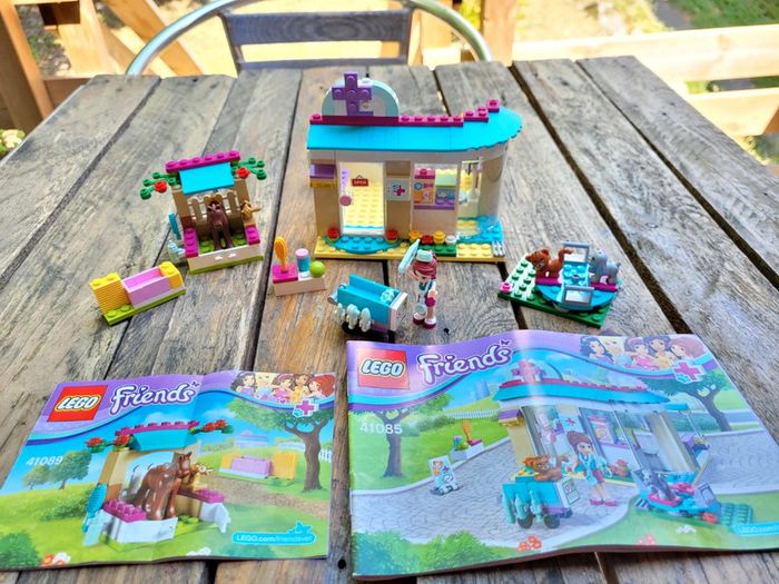 Lego friends 41085 et 41089, La clinique vétérinaire et le petit poulain, complet avec notice