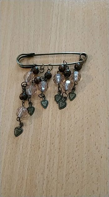 Broche Epingle vintage perles et coeurs