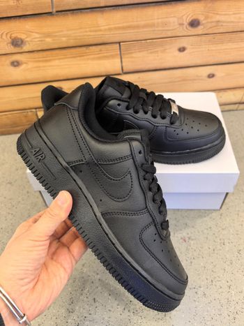 Nike Air Force 1 triple black taille：39