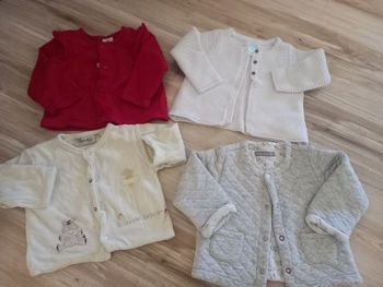 Lot 4 gilets 6M